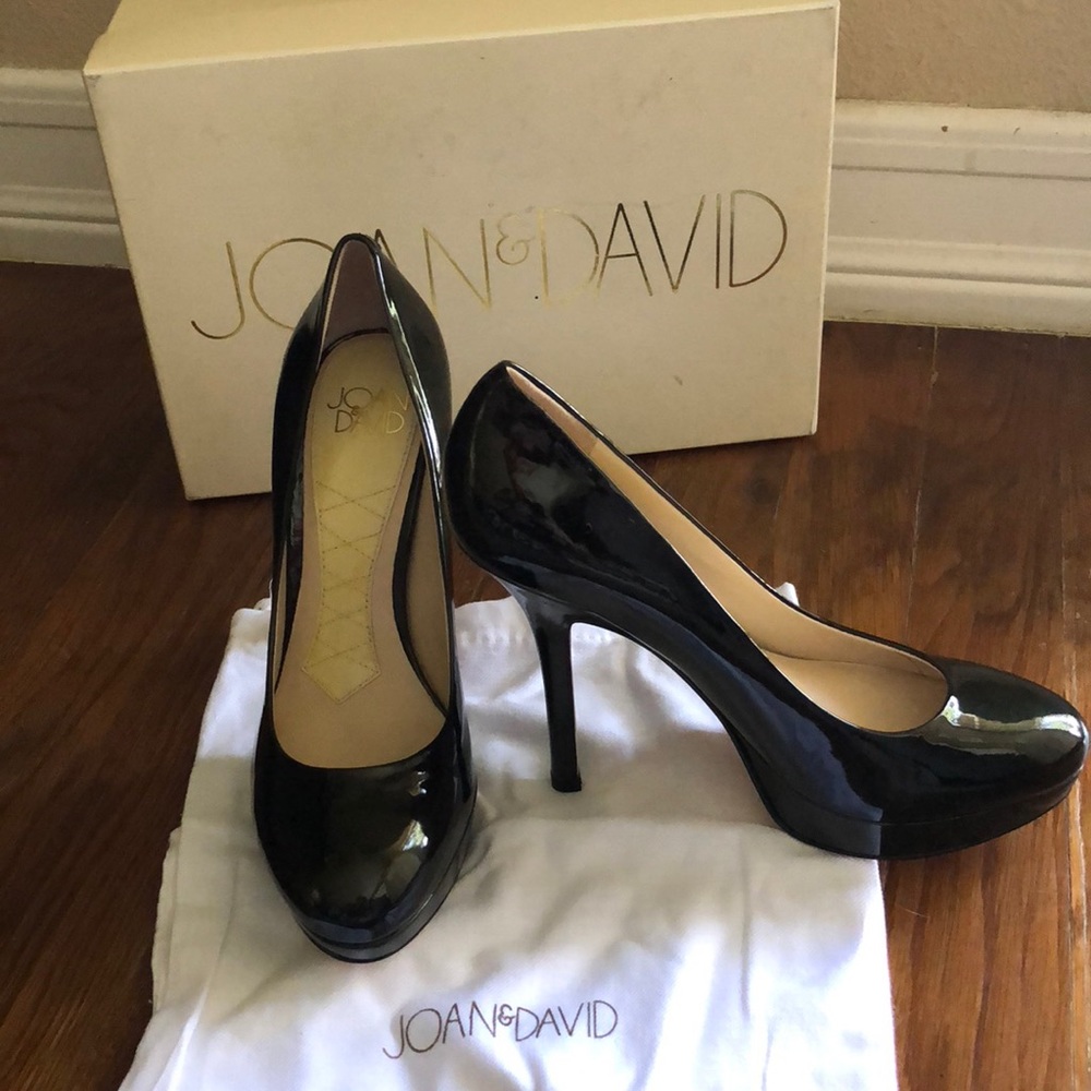 Joan and David Flipp pump size 5 1/2